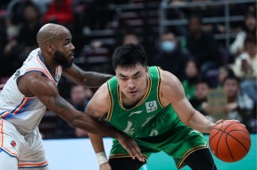 包含辽宁本钢迎CBA常规赛关键赛，集结日单刀错失，气氛紧张，团队化学反应显著的词条-米乐网址