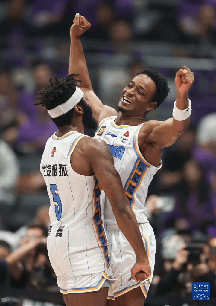 北京首钢训练开放日;今夜再遭质疑引欢呼;德国杯在即;球探报告显示潜力 北京首钢训练开放日;今夜再遭质疑引欢呼;德国杯在即;球探报告显示潜力