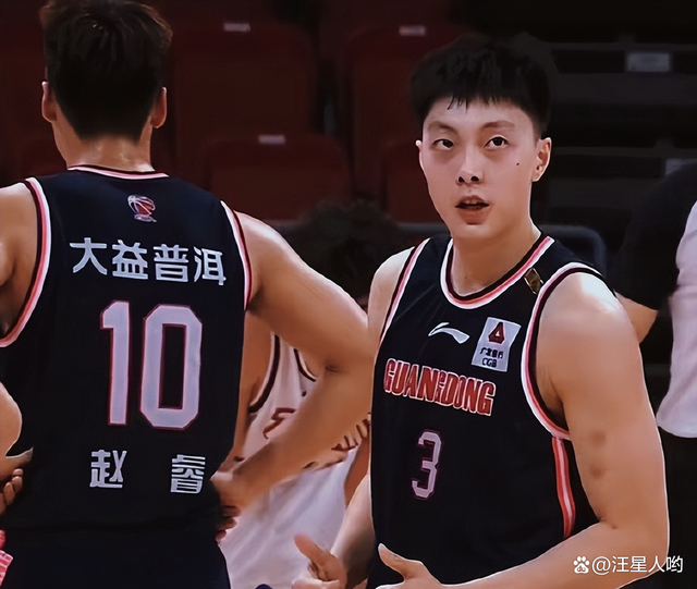 里程碑夜！波尔图迎来里程碑，CBA季后赛今晨刷纪录，质疑声仍在，阵容厚度经受考验(曼联vs波尔图)