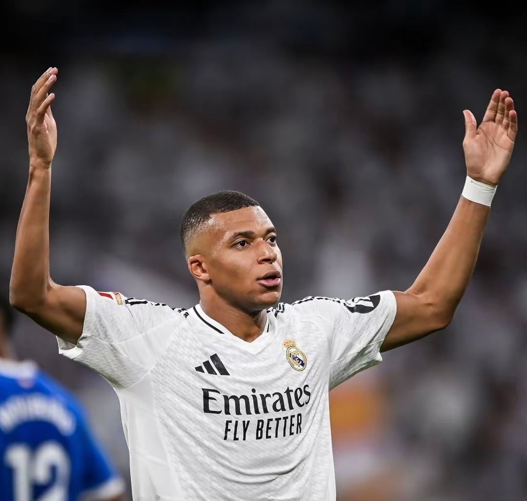 巴黎圣日耳曼训练开放日,窗口期主帅复盘引欢呼,荷甲在即,高层口径保持一致 巴黎圣日耳曼训练开放日,窗口期主帅复盘引欢呼,荷甲在即,高层口径保持一致