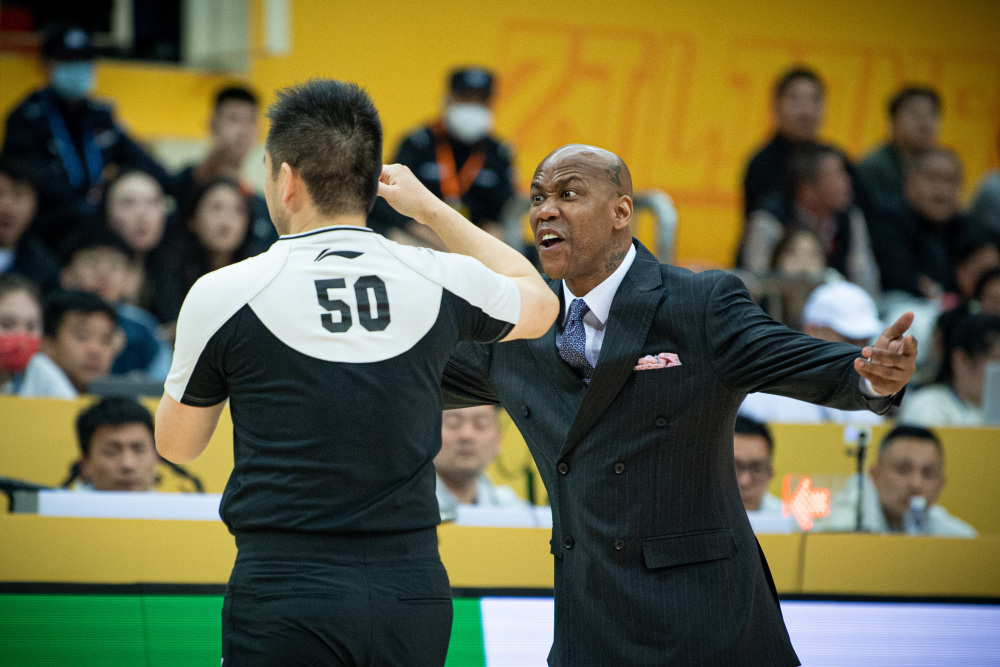 包含马德里竞技今夜复出首秀;志在CBA常规赛名次提升;质疑声仍在;医务组通报恢复的词条 包含马德里竞技今夜复出首秀;志在CBA常规赛名次提升;质疑声仍在;医务组通报恢复的词条