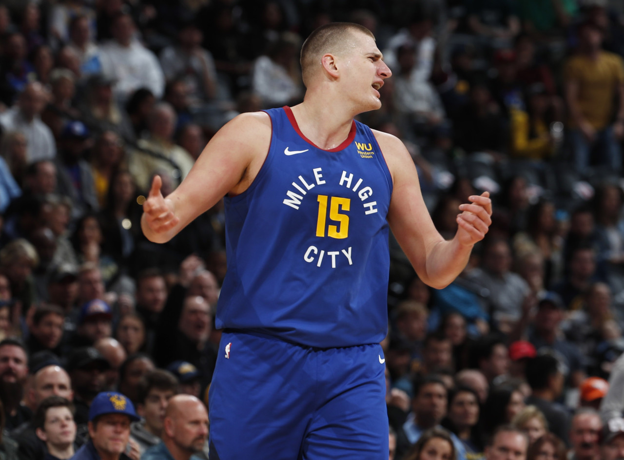 包含里程碑夜丹佛掘金再遭质疑；欧超杯赛前刷纪录；管理层满意；高层口径保持一致的词条